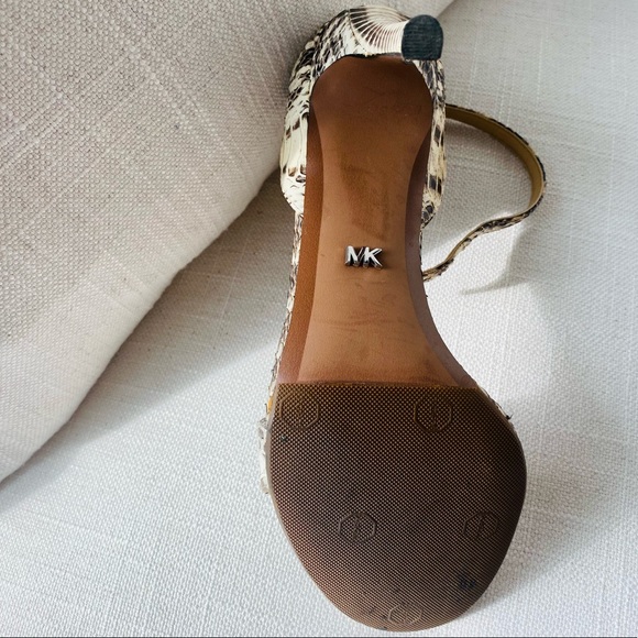 Almost brand new MK strappy sandles. Size: 5.5 OR size 6 with narrow feet. - Picture 4 of 8